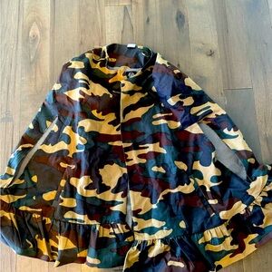 Elizabeth Wilson Camo Poncho NWOT Size Med. Comes with belt